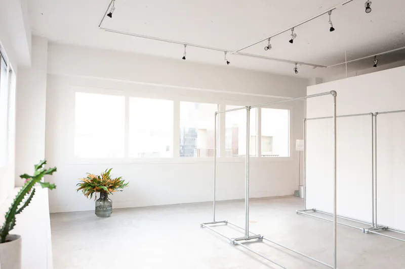 【明治神宮前〈原宿〉駅8分】展示会やポップアップストアに最適な白を基調としたスペース