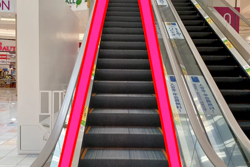 【イオンモール太田】モール内広告 エスカレーター
