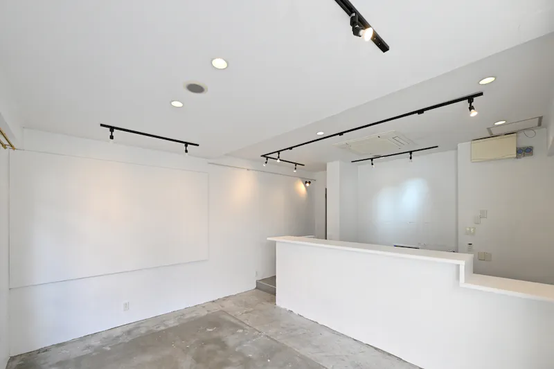 【赤坂駅6分】ポップアップストアや展示会に最適な、天神エリアにある自然光が差し込む開放的な路面スペース