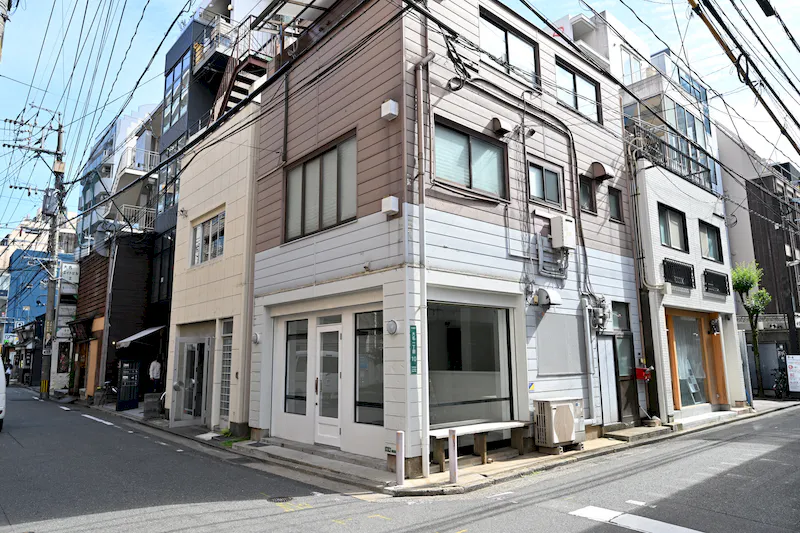 【赤坂駅6分】ポップアップストアや展示会に最適な、天神エリアにある自然光が差し込む開放的な路面スペース