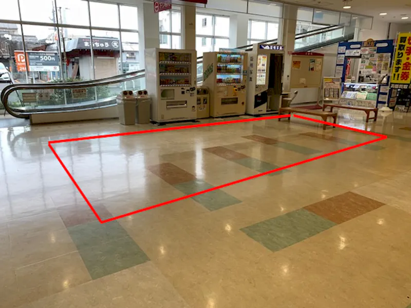 【イオンタウン小阪】セールスプロモーションやポップアップストアに適した施設1階のエスカレーター横の通行量の多いイベントスペースの画像2