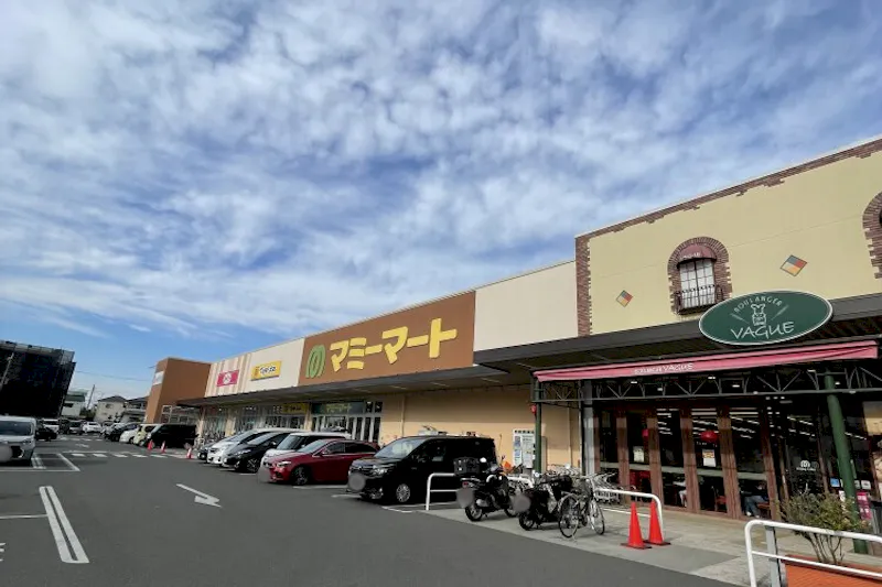 【マミーマート松戸新田】プロモーションに利用可能な店舗入口自動ドア右側の軒下スペース