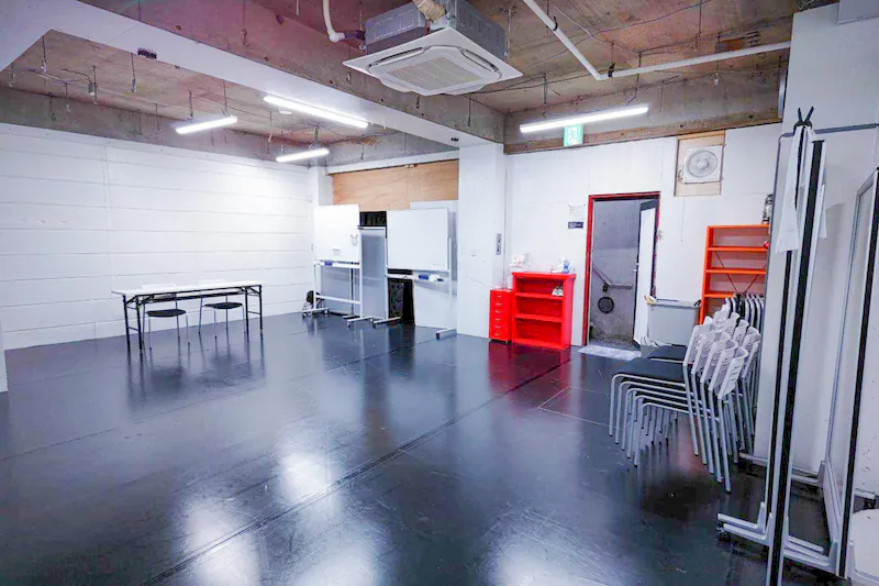【南阿佐ケ谷駅3分】24時間営業！深夜練習に最適！！演劇稽古やワークショップ、白壁を利用した撮影会場に適した駅近で備品充実のレンタルスタジオ