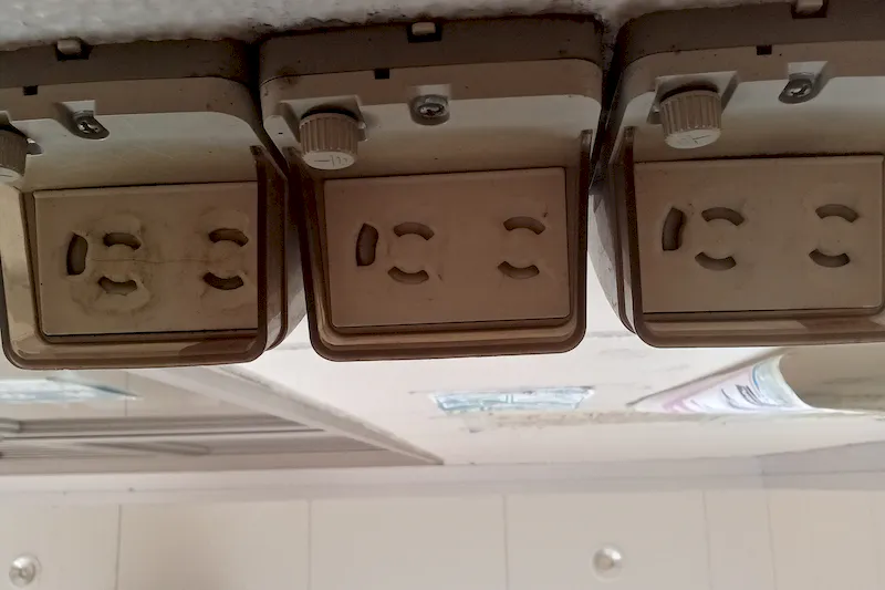 【レガネット飯倉】ピロティ下 販促プロモーションや物販に最適なスーパー屋外催事イベントスペース