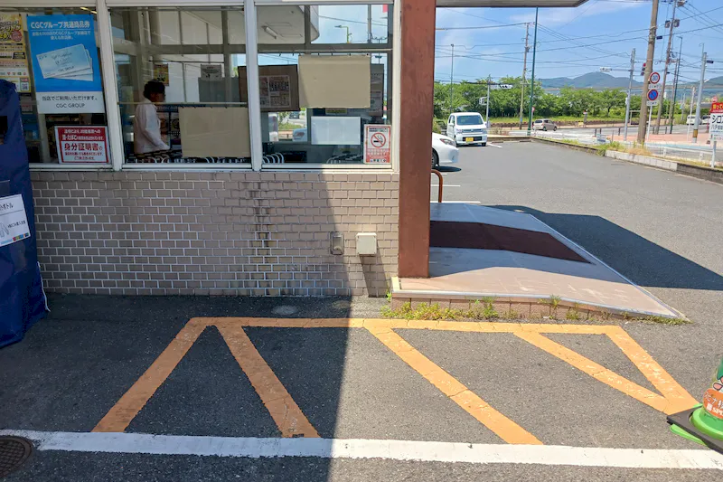 【スピナ枝光店】駐車場端 販促プロモーションや物販に最適なスーパー屋外催事イベントスペース
