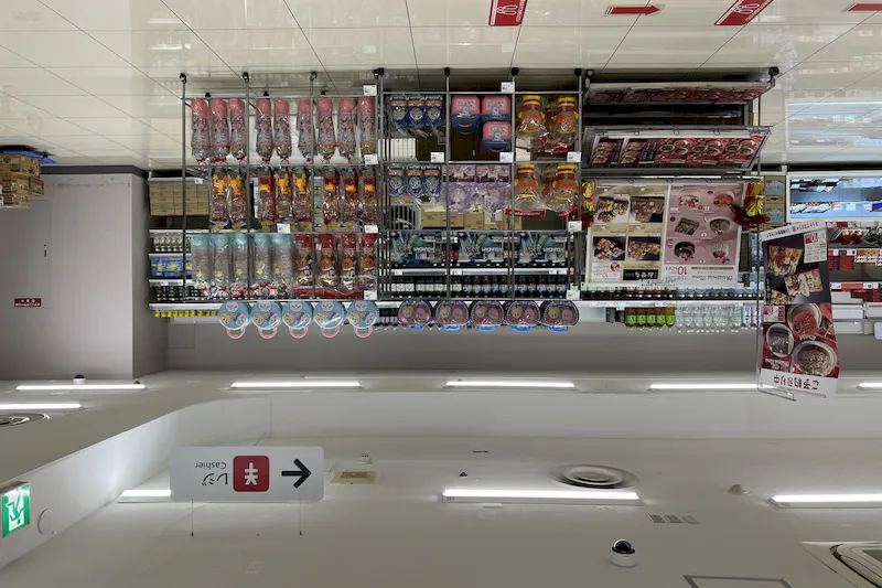 【西友　小平店】2Fレジ横　プロモーション用途や物販、食物販のポップアップストアに最適なスーパー店内催事イベントスペース