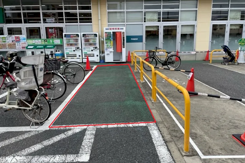 【いなげや小金井本町店】各種プロモーションイベントに最適なスーパーマーケットの屋外スペース