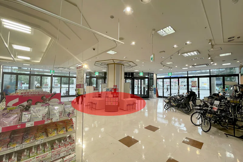 【イオン金沢八景ショッピングセンター】各種プロモーションイベントでの出店に最適なショッピングセンター1階出入口前にあるイベントスペース