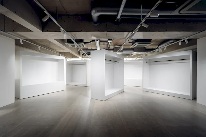 【外苑前駅5分】ポップアップや展示会に適した白を基調とした外苑西通り沿いのスペース