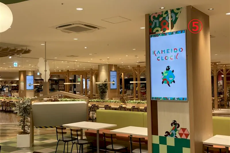 【KAMEIDO CLOCK】4Fフードコート　55インチデジタルサイネージ　5面セット