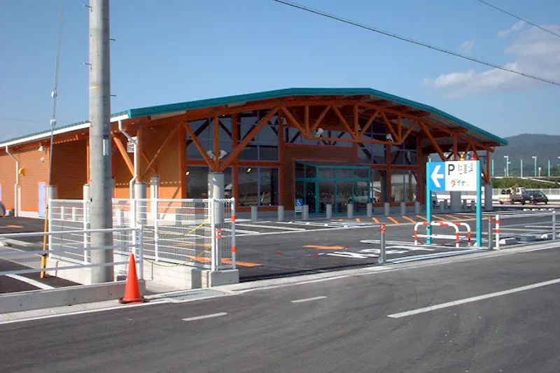 【ダイナム和歌山御坊店｜割引キャンペーン実施中】キッチンカーやプロモーションイベントでの出店に最適なアミューズメント施設のイベントスペース