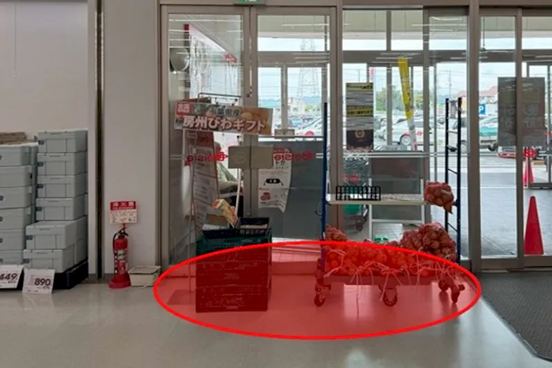 【ベイシア 鴨川店】食品入口前スペース　販促プロモーションに最適なスーパー店内催事イベントスペース