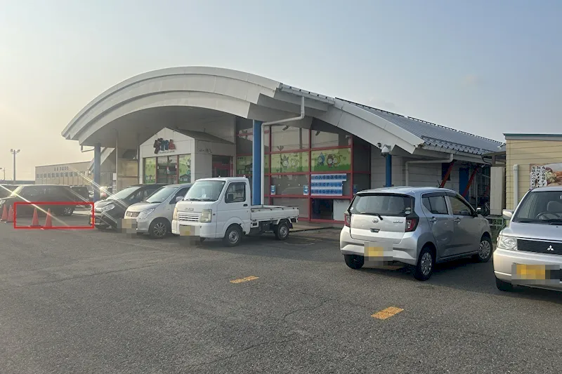 【ダイナム能代店ゆったり館｜割引キャンペーン実施中】キッチンカーやプロモーションに最適なアミューズメント施設のイベントスペース(正面出入口前）