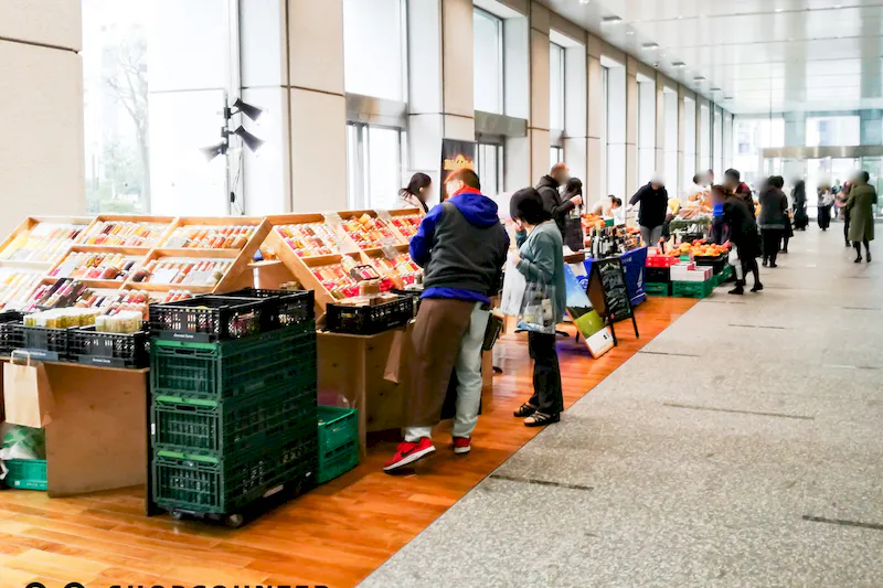 【新宿駅7分】原則として祝日を除く毎月第2木曜日・第4木曜日開催、新宿野村ビル1F屋内にあるマルシェスペース