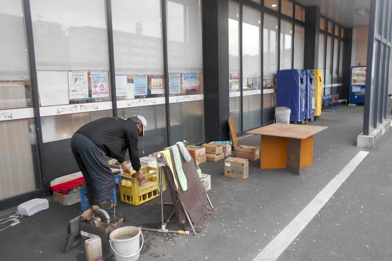 【スピナ鷹見台店】自販機側 販促プロモーションや物販に最適なスーパー屋外催事イベントスペース