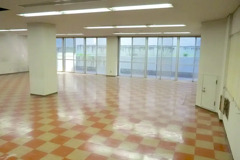 【飯田橋駅2分】撮影やイベントに最適な学校跡地のレンタルスペース（食堂1F）