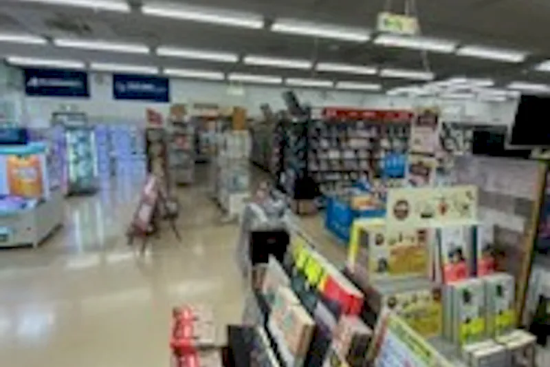 【フタバ図書TSUTAYA三次店】食物販やプロモーションに最適な店舗入口前のイベントスペース