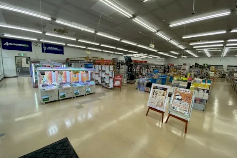 【フタバ図書TSUTAYA三次店】食物販やプロモーションに最適な店舗入口前のイベントスペース
