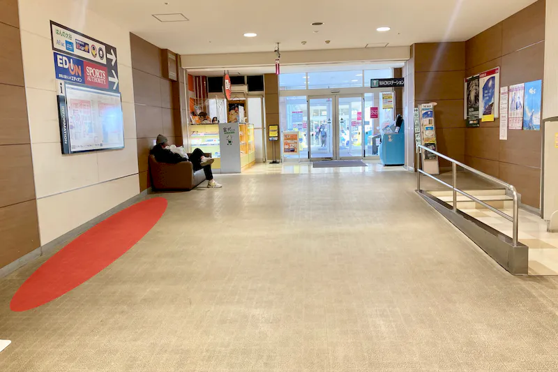 【イオン秦野】プロモーションに適した地域密着型のショッピングセンター連絡通路のイベントスペースの画像3