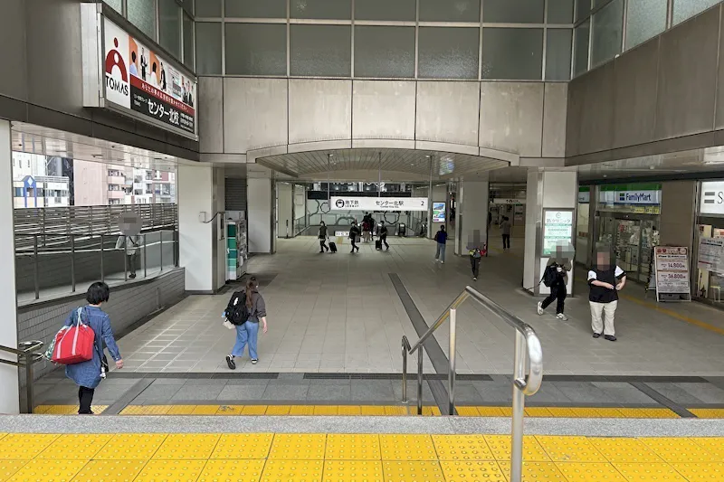【横浜市営地下鉄ブルーラインセンター北駅】各種プロモーションや物販、食物販のポップアップストアに最適な人通りの多い改札外イベントスペース