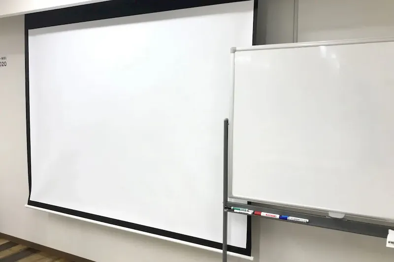 【高崎白銀ビル貸会議室】Room2 最大60名収容・モニター付きの60㎡貸し会議室｜販売利用OK