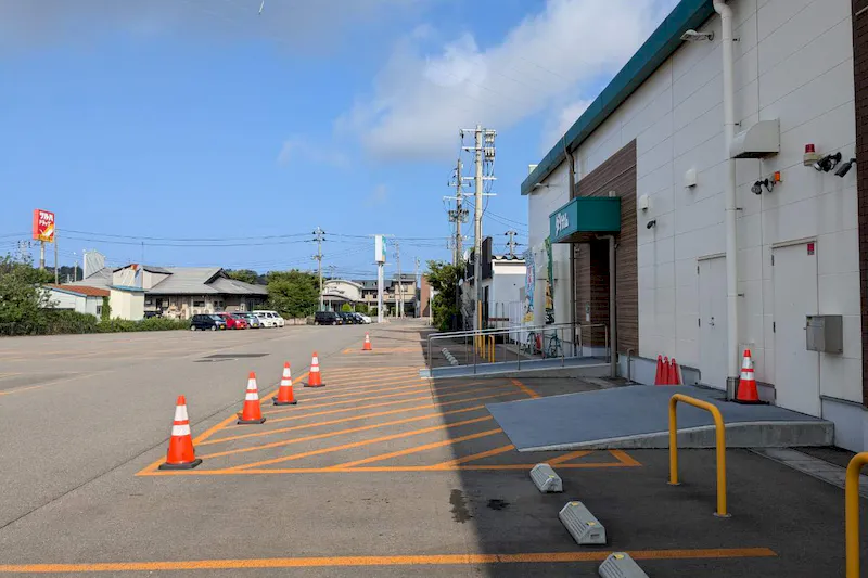 【ダイナム山形イオンタウン酒田店ゆったり館｜割引キャンペーン実施中】キッチンカーの開催に最適なアミューズメント施設のイベントスペース