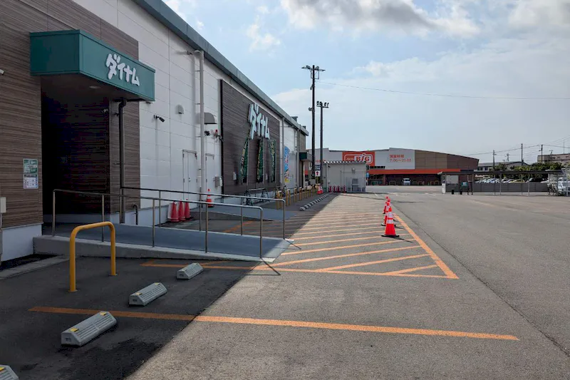 【ダイナム山形イオンタウン酒田店ゆったり館｜割引キャンペーン実施中】キッチンカーの開催に最適なアミューズメント施設のイベントスペース