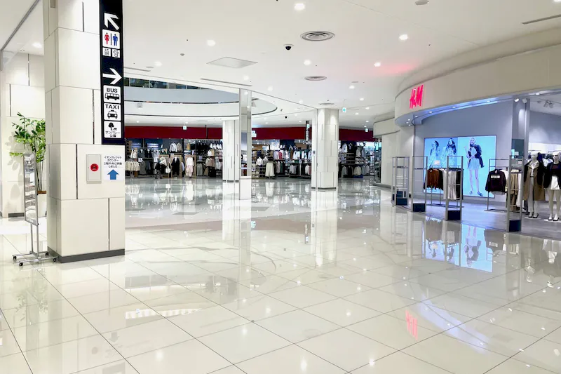 【イオンモール津南】1階つどいの広場横(H＆M前)