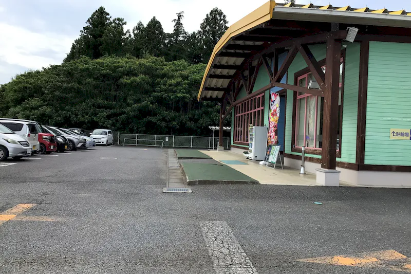【ダイナム茨城岩間店ゆったり館｜割引キャンペーン実施中】プロモーションイベントに最適なアミューズメント施設のイベントスペース（入口前）