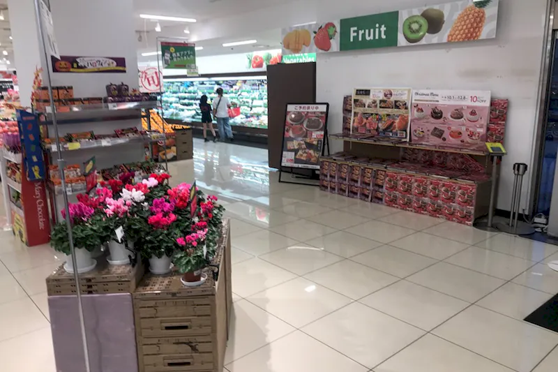【西友　都賀店】1F入口横　プロモーション用途や物販、食物販のポップアップストアに最適なスーパー店内催事イベントスペース