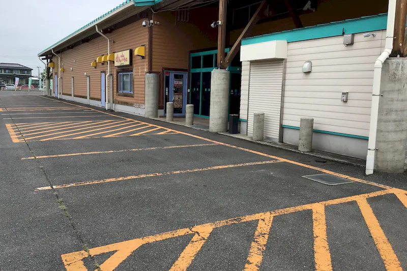 【ダイナム宮城加美店｜割引キャンペーン実施中】キッチンカーやプロモーションに最適なアミューズメント施設のイベントスペース(店舗駐車場（付属棟側））