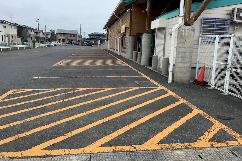 【ダイナム宮城加美店｜割引キャンペーン実施中】キッチンカーやプロモーションに最適なアミューズメント施設のイベントスペース(店舗駐車場（付属棟側））