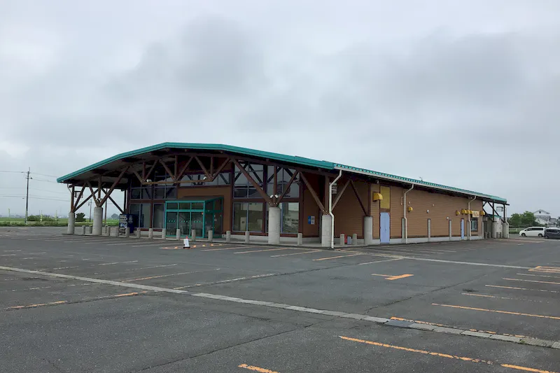 【ダイナム宮城加美店｜割引キャンペーン実施中】キッチンカーやプロモーションに最適なアミューズメント施設のイベントスペース(店舗駐車場（付属棟側））