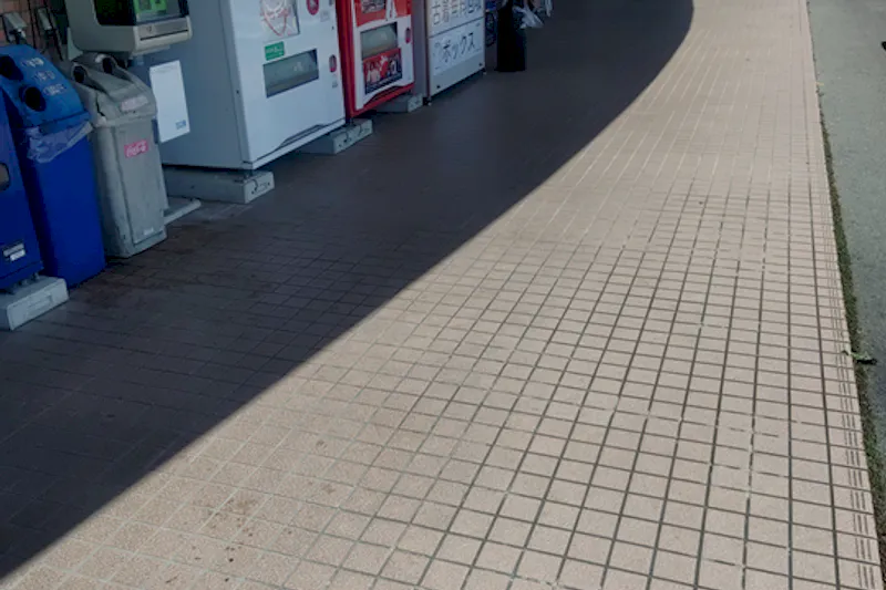 【まつばや六仙寺店】食物販やプロモーションなどに利用可能な軒下スペース③の画像