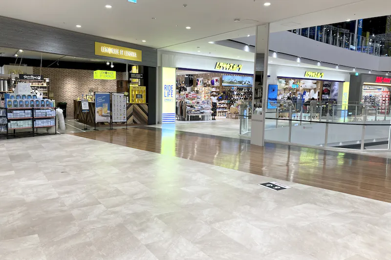 【イオンモール新利府】２階 モール北エスカレーター前