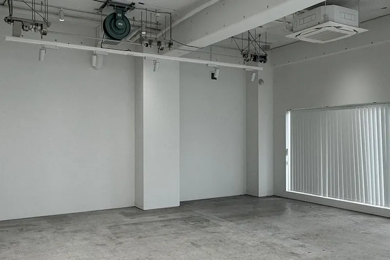 【神宮前｜明治神宮前駅4分】天井高×ミニマル内装のフラット空間｜展示会・POP UPに（63㎡）  