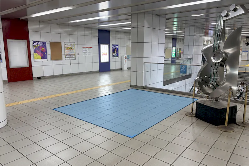 【横浜市営地下鉄ブルーライン湘南台駅】各種プロモーションや物販、食物販のポップアップストアに最適な改札内モニュメント横のイベントスペース