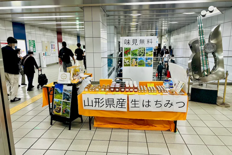 【横浜市営地下鉄ブルーライン湘南台駅】各種プロモーションや物販、食物販のポップアップストアに最適な改札内モニュメント横のイベントスペース