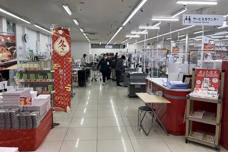 【西友　戸倉店】レジ付近　プロモーション用途や物販、食物販のポップアップストアに最適なスーパー店内催事イベントスペース