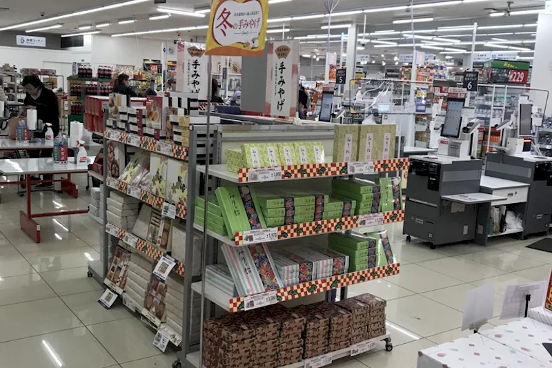 【西友　戸倉店】レジ付近　プロモーション用途や物販、食物販のポップアップストアに最適なスーパー店内催事イベントスペース