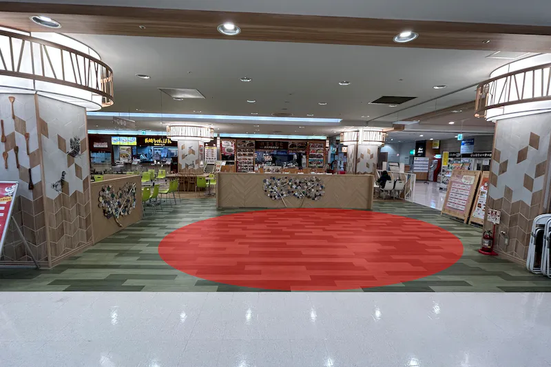 【あびこショッピングプラザ】食物販に適した地域密着型の商業施設内1Fのフードコート内イベントスペース（あびプラキッチン）