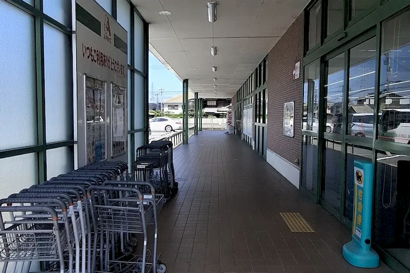 【A-プライス加古川別府店】キッチンカーや食物販出店に適したスーパーの軒下スペース
