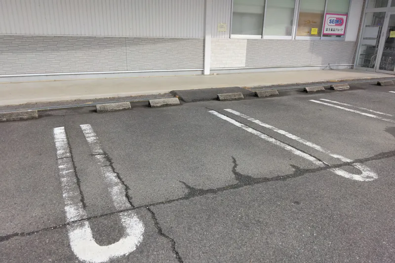 【ドラッグセイムス一志店】キッチンカー出店やプロモーション催事に最適なドラッグストアの駐車場イベントスペース