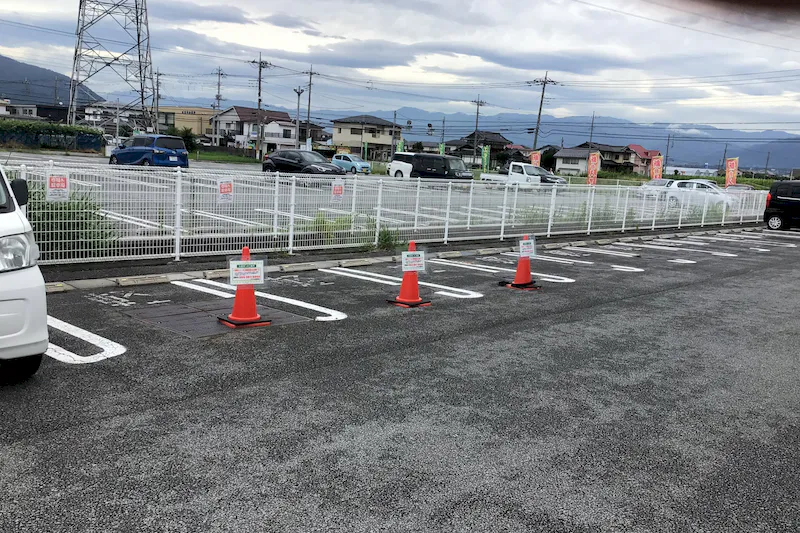 【ダイナム山梨笛吹店ゆったり館｜割引キャンペーン実施中】キッチンカー出店やプロモーションイベントに最適なアミューズメント施設の駐車場スペース