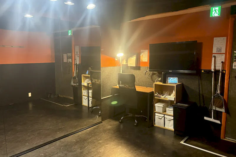 【北18条駅7分】ポップアップストアや展示会・撮影に最適！24時間利用可な鏡付きコンパクトイベントスペース「レンタルスタジオエイジュ札幌北18条」
