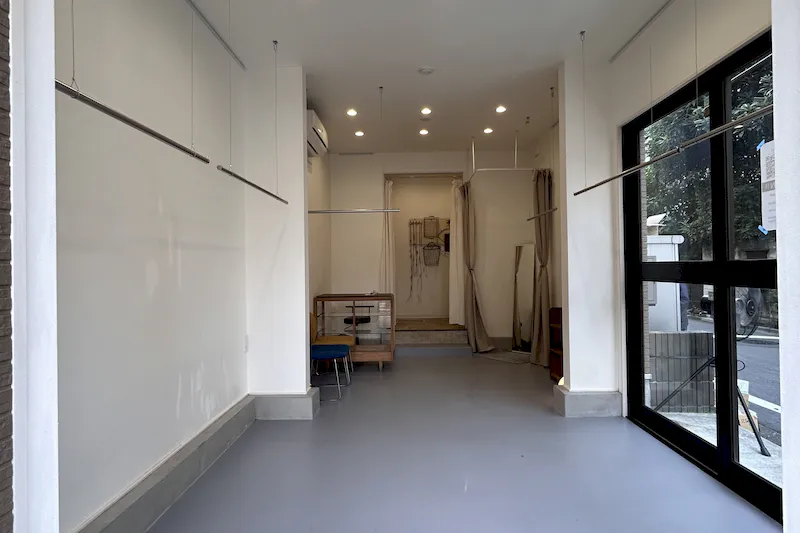 商店街側より