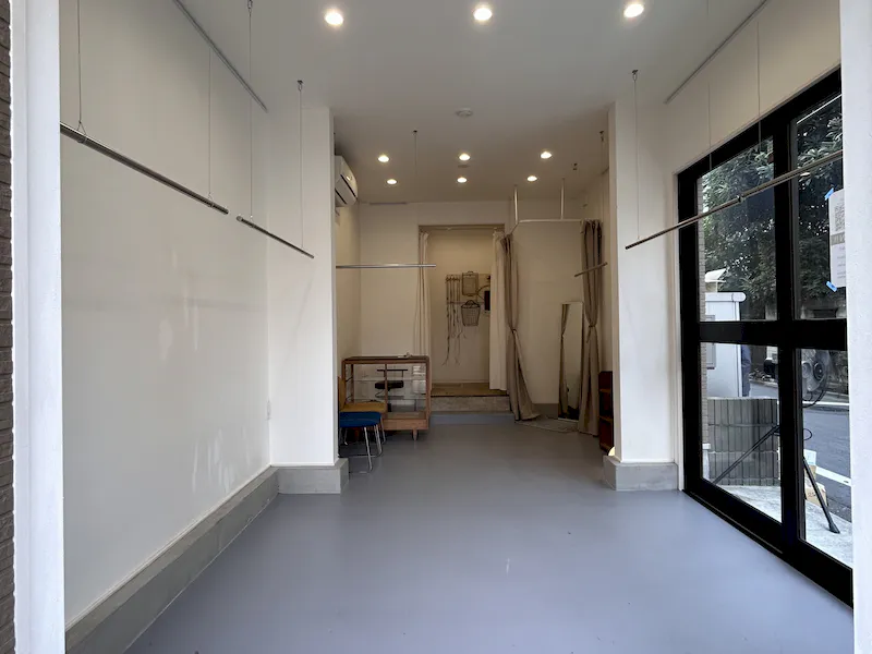 商店街側より