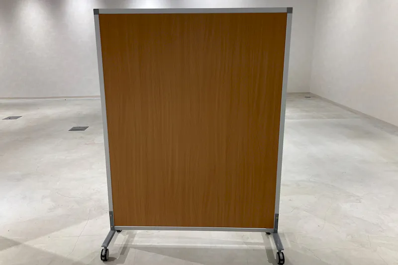 【TSUTAYA BOOKSTORE マークイズ福岡ももち　区画】アーティストの展示、ファッション・アパレルの販売、ハンドメイドマルシェなどに最適な白を基調とした大規模イベントスペース