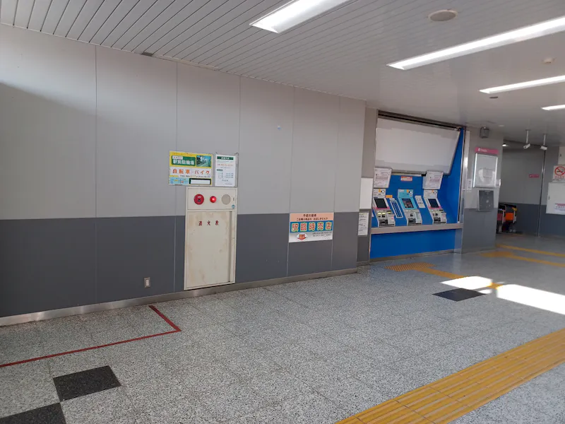 【高根公団駅】（改札外）食物販やポップアップストアに最適な人の流動が多い改札前コンコースの画像3