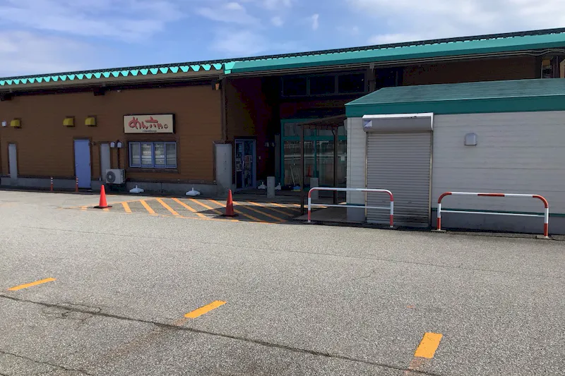 【ダイナム入善店｜割引キャンペーン実施中】キッチンカーやプロモーションイベントの開催に最適なアミューズメント施設のイベントスペース